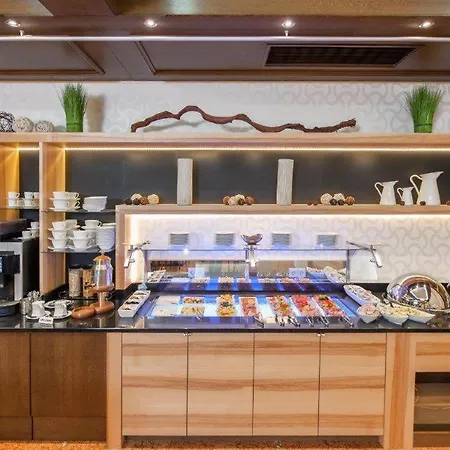 Hotel Weinberg Gmbh 4*